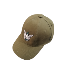 Kšiltovka se znakem různé barvy